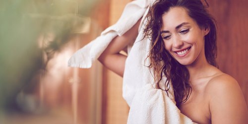 Vor dem Friseur die Haare waschen? Das solltest du beachten