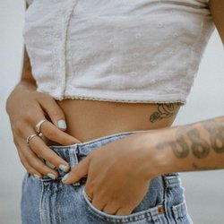 Tattoo an den Rippen: Die schönsten Motive für dich