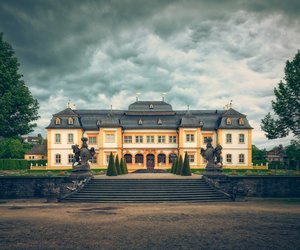 In diesem historischem Roman von Charlotte Link kämpft sich eine Frau durch dunkle Zeiten