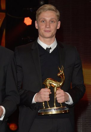 Matthias Schweighöfer mit seinem Bambi Matthias Schweighöfer mit seinem Bambi