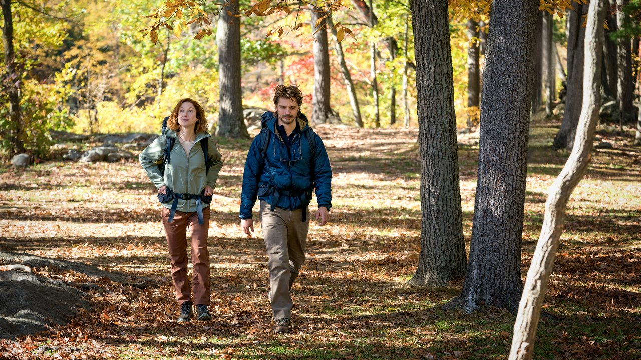 Helen (Ellie Kemper) und Jake (Luke Grimes) auf der Suche nach neuen Abenteuern.