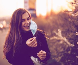 20 Mundschutz-Fails, die uns inzwischen allen schon passiert sind