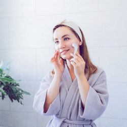 Microneedling selber machen: So pflegst du deine Haut mit den kleinen Nadeln