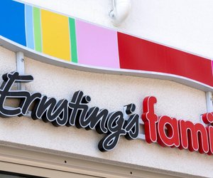 Für dein gemütliches Zuhause: Entdecke den floralen Kerzenhalter bei Ernsting's family