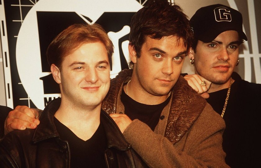 Robbie Williams (Mi.) mit Mikey Graham (li.) und Shane Lynch (re.) von der Boyband Boyzone.