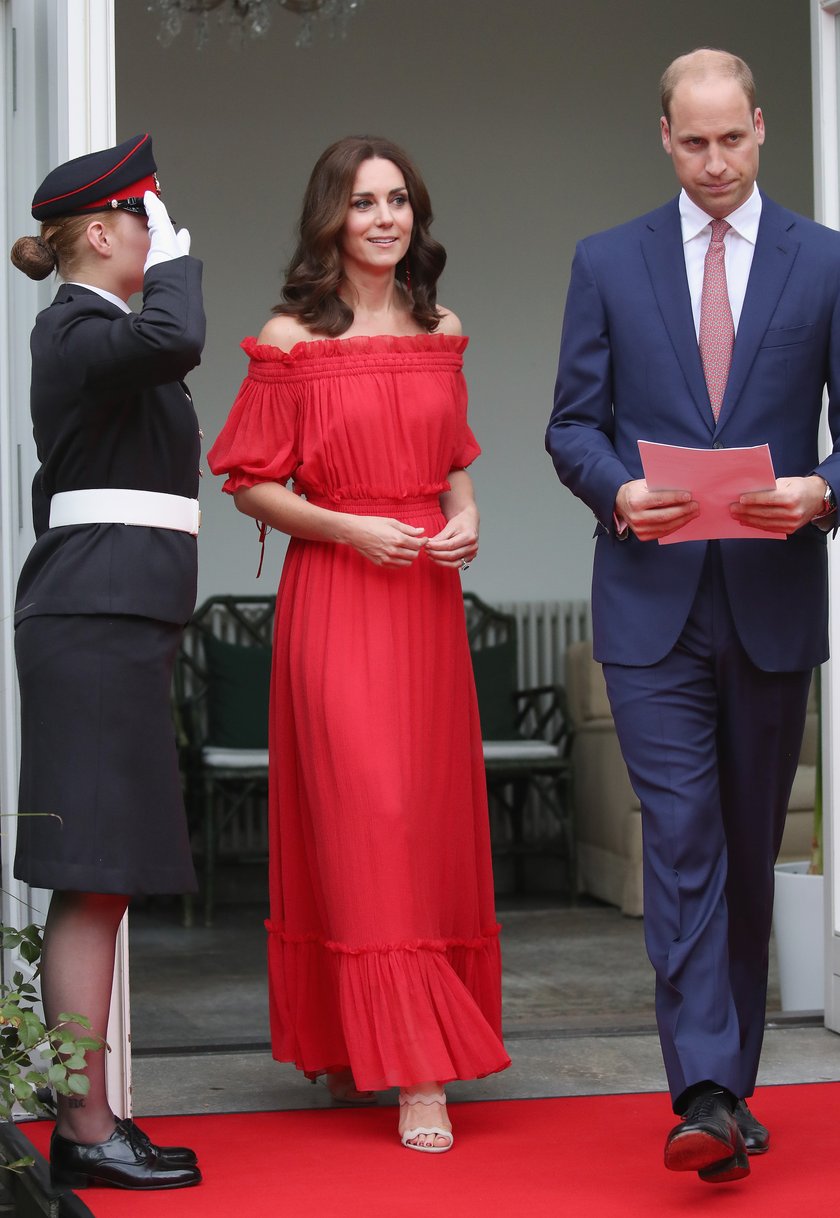 Prinzessin Kate: Ihre schönsten Looks & Outfits Alexander McQueen Carmen Dress