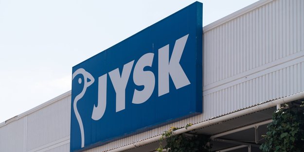 Bezauberndes Blumenmuster: Die Flanell-Bettwäsche von Jysk wertet das Schlafzimmer durch Helligkeit auf