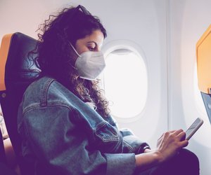 Regierung macht Kehrtwende: Maskenpflicht im Flugzeug soll abgeschafft werden