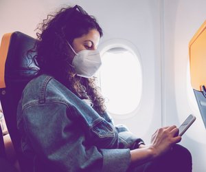 Regierung macht Kehrtwende: Maskenpflicht im Flugzeug soll abgeschafft werden