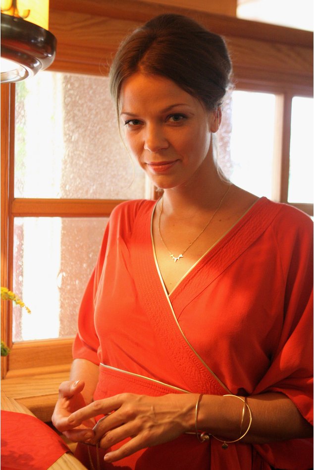 Jessica Schwarz in einem roten Kleid. Jessica Schwarz in einem roten Kleid.