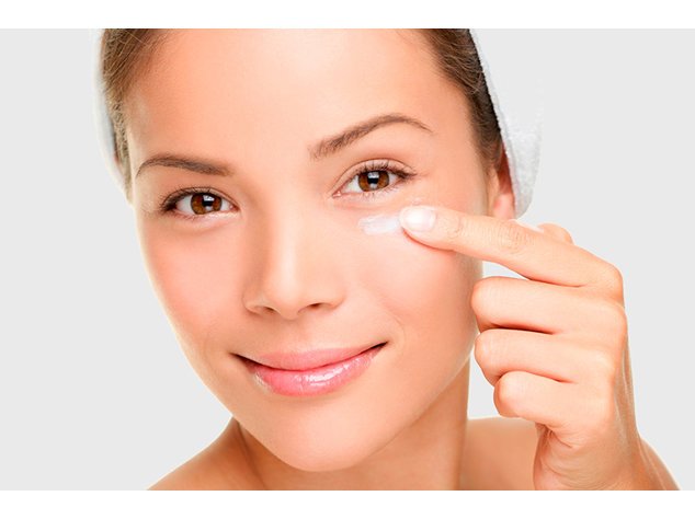 Antifaltencreme - das Auftragen ist ganz einfach Antifaltencreme - das Auftragen ist ganz einfach