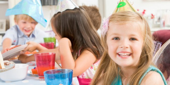 Kinderfest: Kinder feiern Geburtstag Kinderfest: Kinder feiern Geburtstag