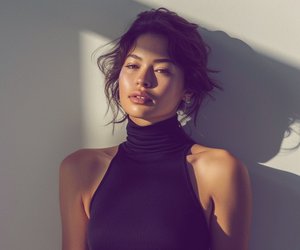 Viraler TikTok-Trend: So verwandelst du dein Langarmshirt in ein stylisches Neckholder-Top!