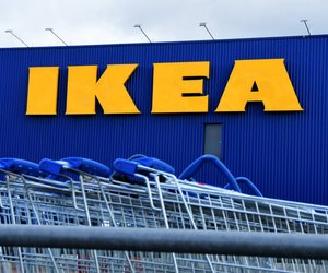 Outdoor-Eleganz in Hellgrau: Der vielseitige Ikea-Sessel für Balkon und Garten