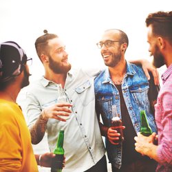 Worauf stehen Frauen: Trinken und Rauchen versprechen mehr Erfolg bei sexuellen Abenteuern. Worauf stehen Frauen: Trinken und Rauchen versprechen mehr Erfolg bei sexuellen Abenteuern.