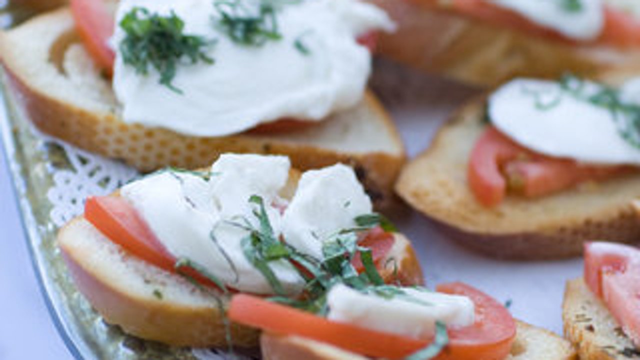 Bruschetta mit Mozarella überbacken