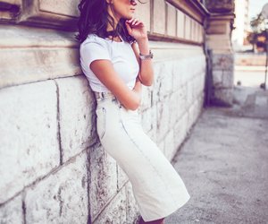 H&M: Diese Midi- & Maxi-Röcke sind perfekt für kleine Frauen