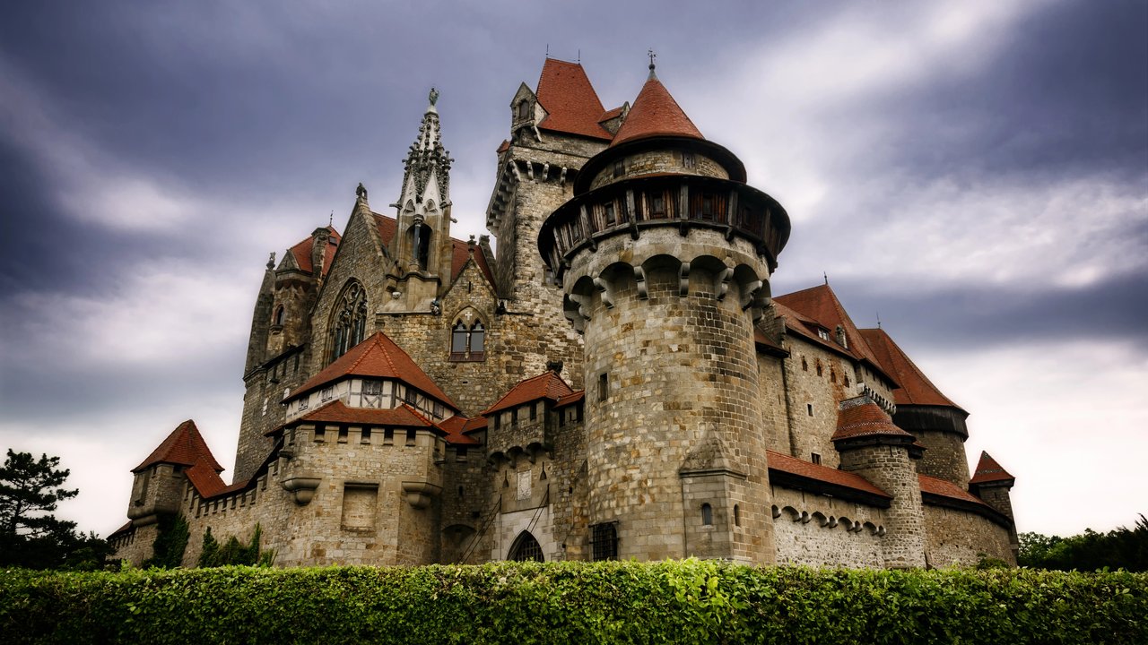 Im Roman von Ursula Poznanski geht es um eine besondere Burg. (Symbolbild)