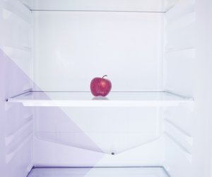 Wofür ist das kleine Loch im Kühlschrank?