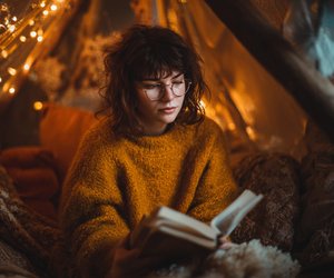 Ich bin 36, aber lese am liebsten immer noch Teenieromane (weil es meiner Psyche guttut)