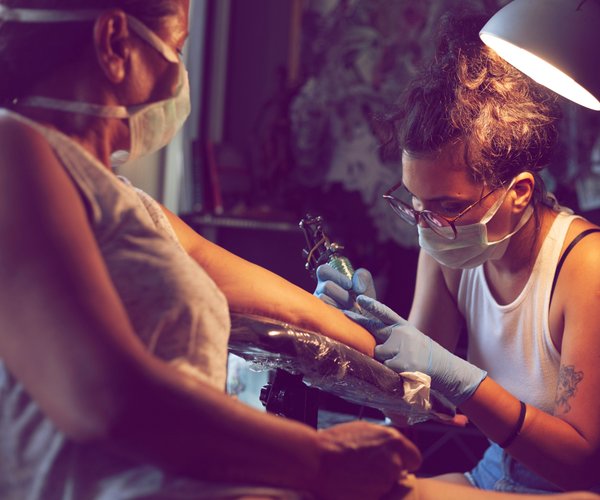 StreifenTattoo Bedeutung Das steckt hinter den Linien