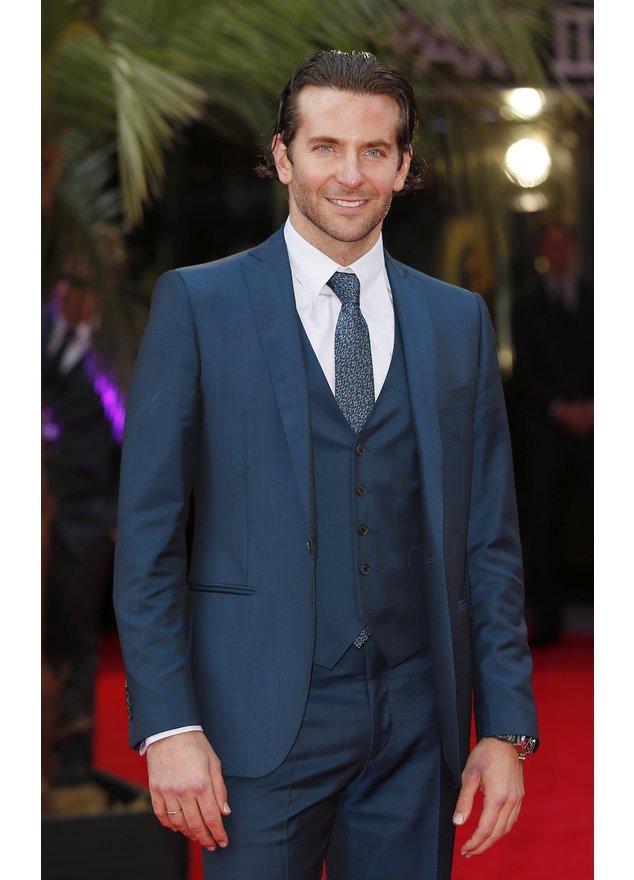 Bradley Cooper posiert auf dem roten Teppich Bradley Cooper posiert auf dem roten Teppich