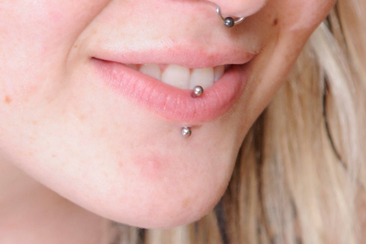 Eskimo Piercing Alle Infos Zum Vertical Labret Desired De