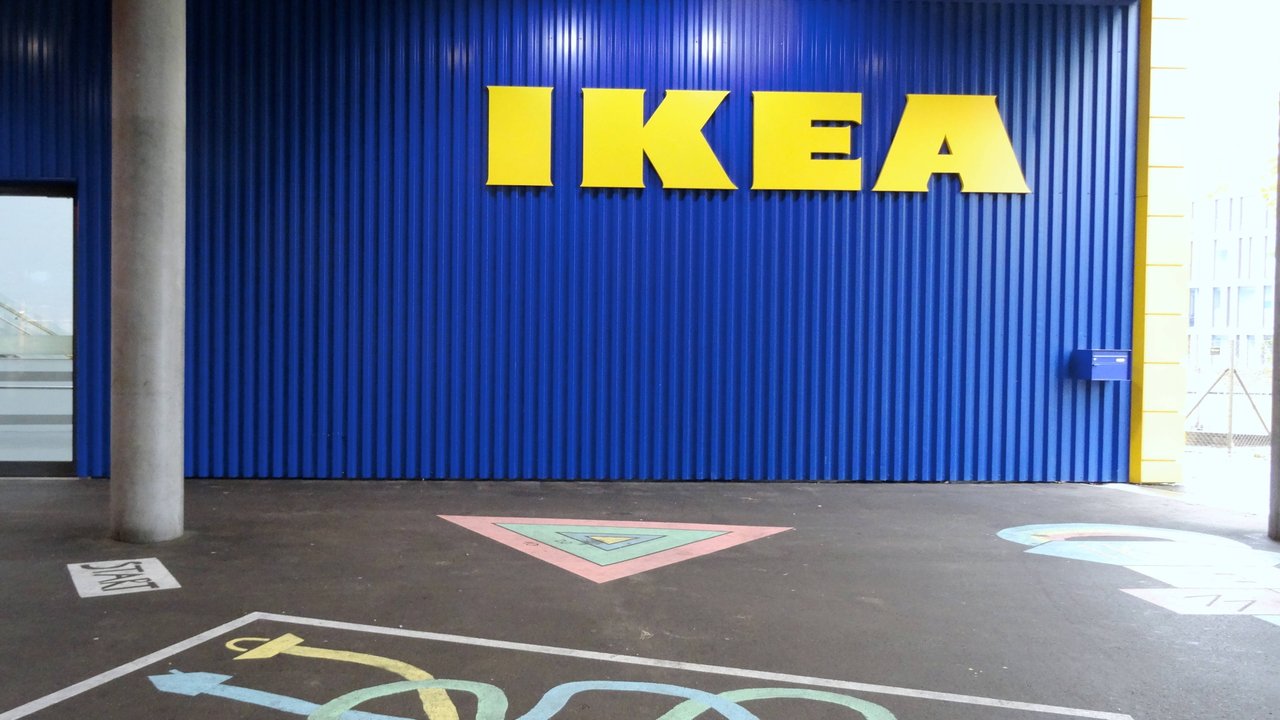 Dieser schicke Kerzenständer von Ikea überzeugt durch seine LED-Technologie.