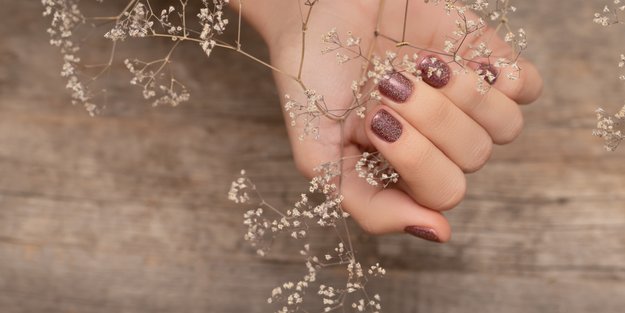 „Disco Nails“: Der schönste Nagellacktrend für den Herbst!