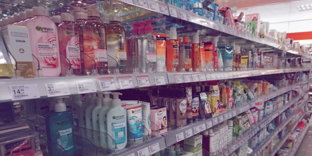 Kein Glitzer mehr! Diese Kosmetik-Produkte sind vom Mikroplastik-Verbot betroffen