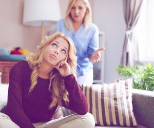 Diese 7 Dinge kennen alle, die als Teenie strenge Eltern hatten