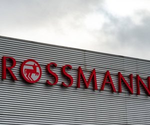 Das Rossmann-Phyto-Keratin-Spray schenkt deinen Haaren im Winter Feuchtigkeit