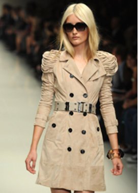 Trenchcoat von Burberry auf der Fashion Week London Trenchcoat von Burberry auf der Fashion Week London