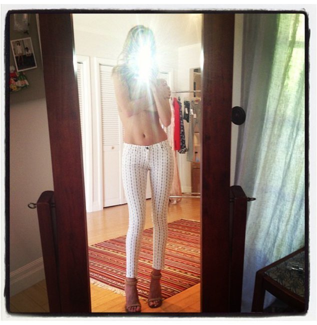 Rosie Huntington-Whiteley oben ohne Rosie Huntington-Whiteley oben ohne