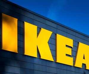 Praktischer Ikea-Hack: Dieses Wandregal für die Küche sorgt für mehr Stauraum
