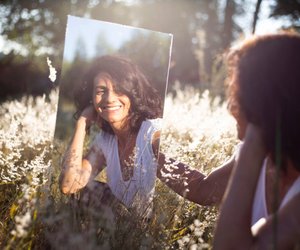 Den Spiegel putzen: Mit diesen zwei Dingen klappt es!