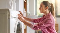 Nie mehr ölige Spuren auf deiner Kleidung: Die besten Hausmittel gegen Schmierflecken