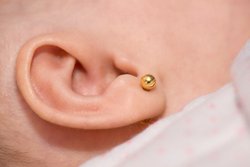 Ohrlöcher für Babys Ohrlöcher für Babys