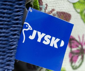 Genieße deinen Feierabend mit dieser Solar-Lichterkette von Jysk auf dem Balkon