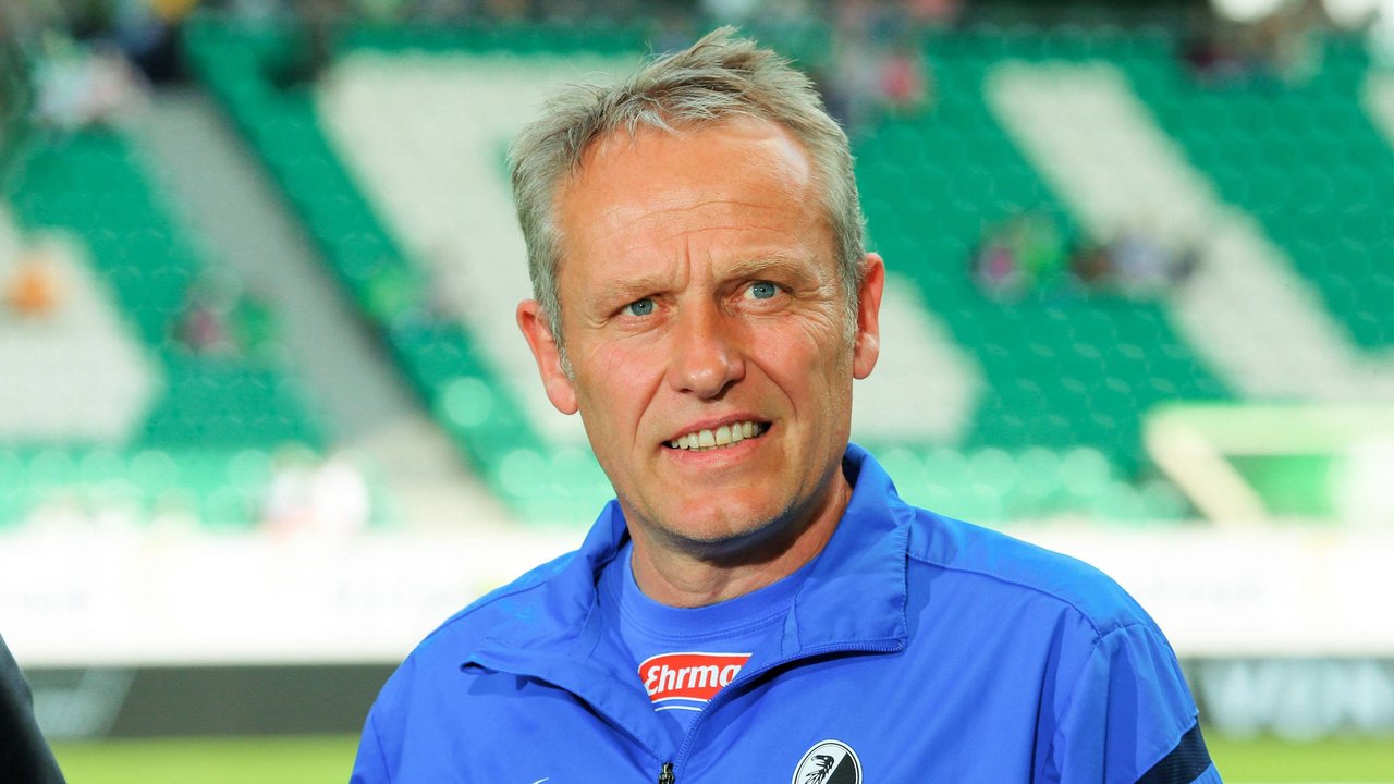 Christian Streich in der Saison 2013/14 beim 2:2 zwischen dem SC Freiburg und VfL Wolfsburg.