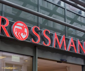 Für kalte Regentage: Mach es dir mit diesem Rossmann-Badesalz richtig gemütlich