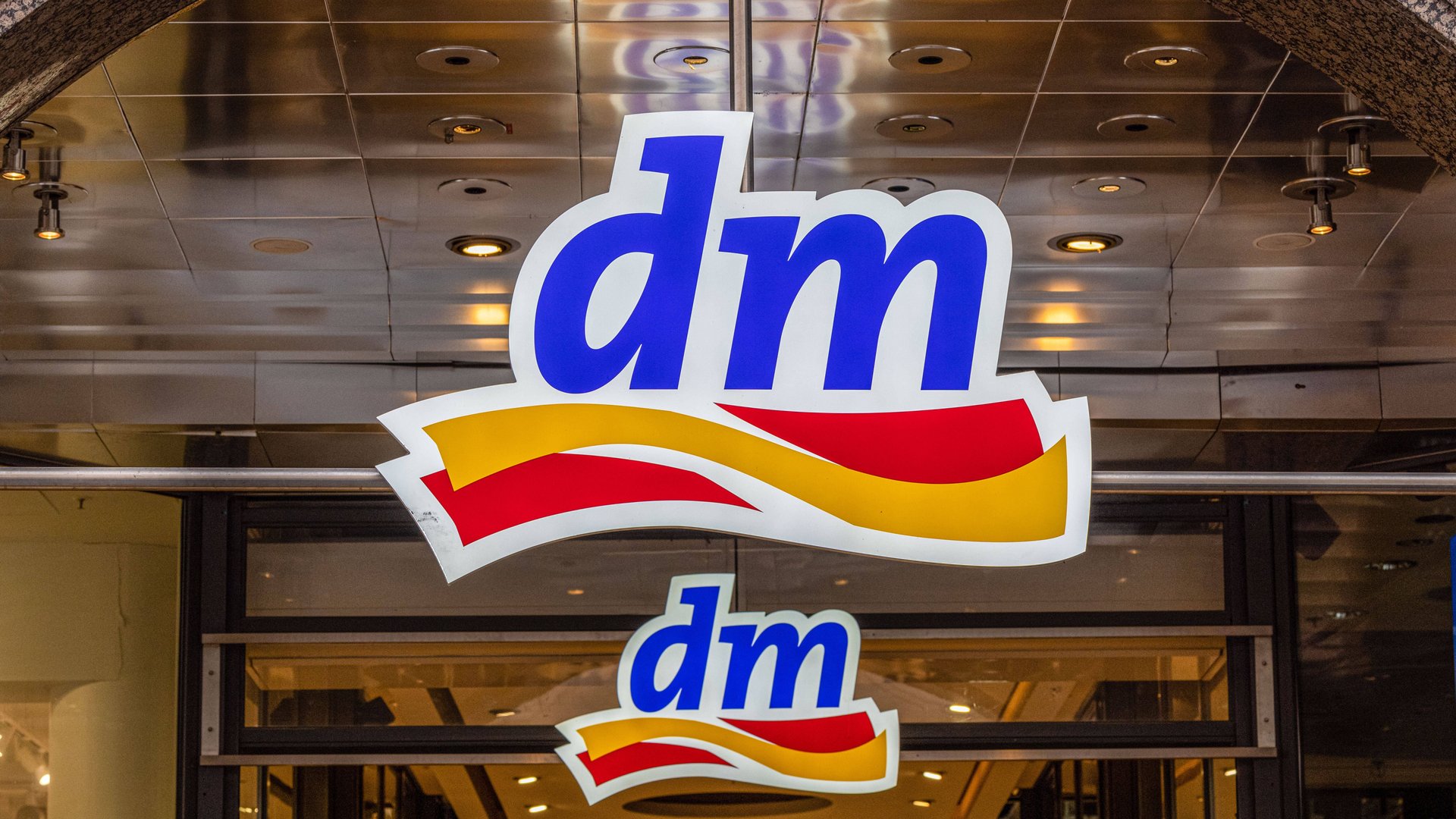 Dieses-dm-Produkt-schenkt-deinen-Lippen-eine-zarte-Farbe-ganz-individuell-