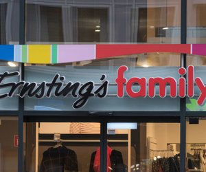 Von den Sternen inspiriert: Kuscheliges Sternkissen aus Fellimitat bei Ernsting's family