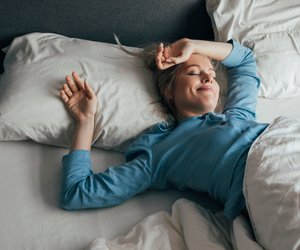 Mit&#x20;diesem&#x20;G&#x00E4;nsefeder-Kissen&#x20;von&#x20;Jysk&#x20;schl&#x00E4;fst&#x20;du&#x20;nachts&#x20;durch