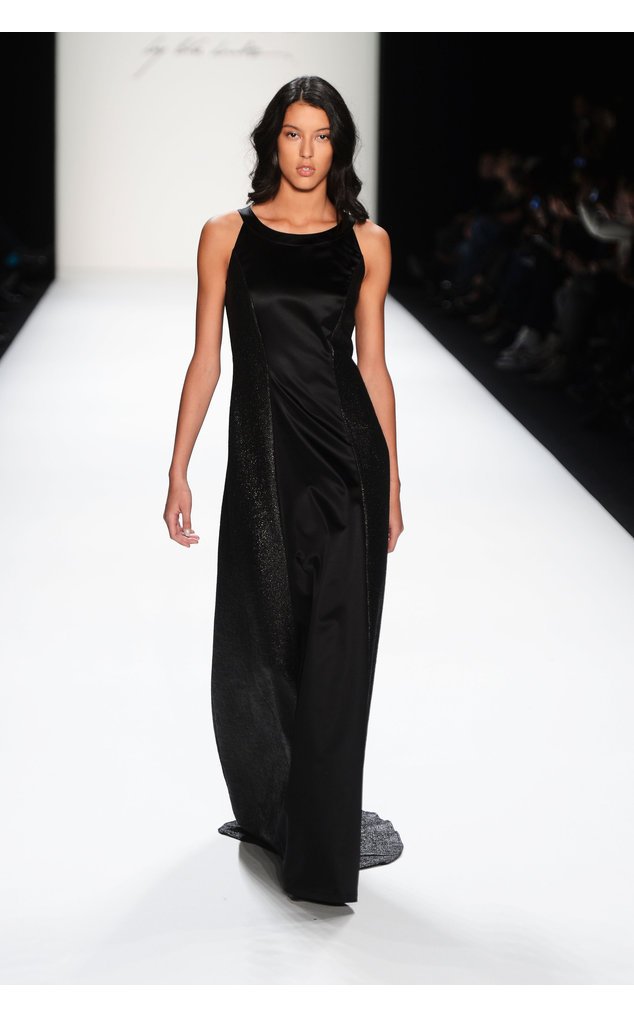 Rebecca Mir in einem schwarzen Kleid Rebecca Mir in einem schwarzen Kleid
