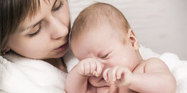 Baby mit Blähungen. Baby mit Blähungen.