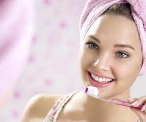 6 verblüffende Beauty-Hacks mit der Zahnbürste