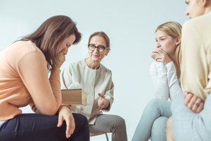 Es kann helfen, sich anderen Betroffenen anzuvertrauen. Es kann helfen, sich anderen Betroffenen anzuvertrauen.