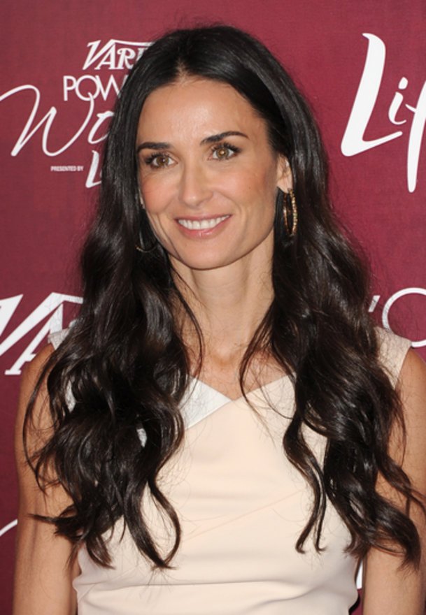 Demi Moore soll wieder verliebt sein. Demi Moore soll wieder verliebt sein.