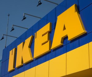 Diesen Dekospiegel in Kupfer gibt es bei Ikea zum Schnäppchenpreis